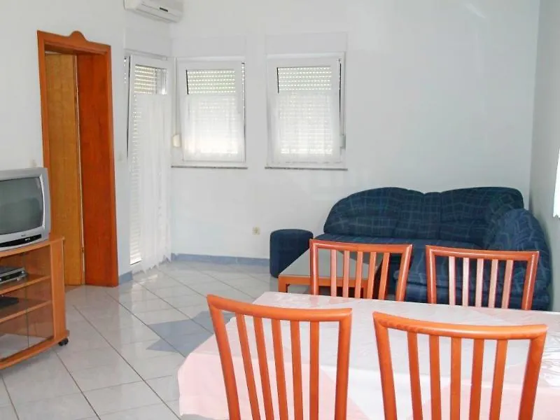 Apartments Dario Vrsi
